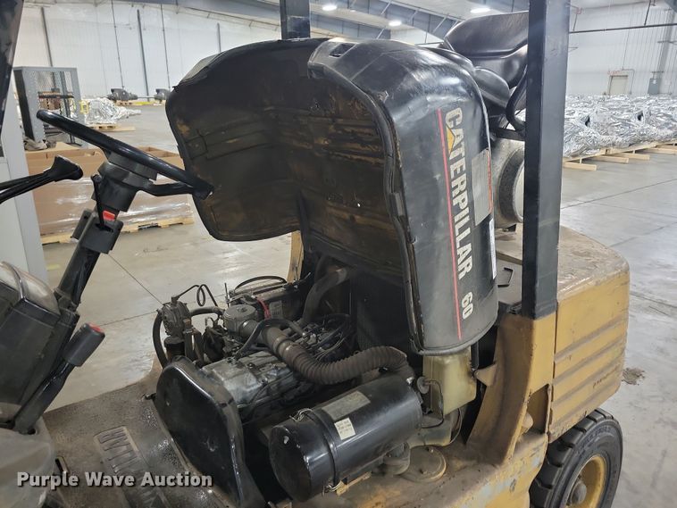 image for item JO9347 Caterpillar 60 forklift