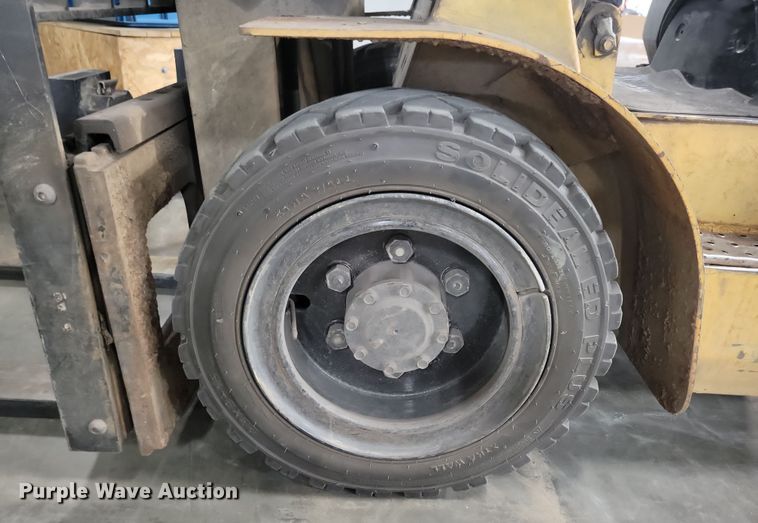 image for item JO9347 Caterpillar 60 forklift