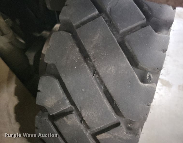 image for item JO9347 Caterpillar 60 forklift