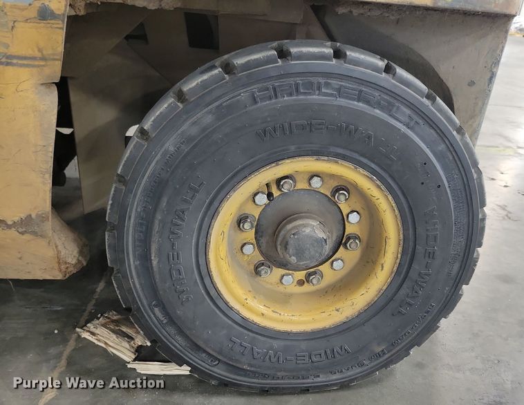 image for item JO9347 Caterpillar 60 forklift