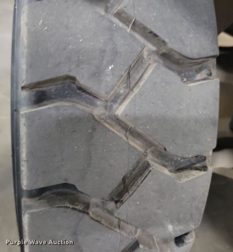 image for item JO9347 Caterpillar 60 forklift