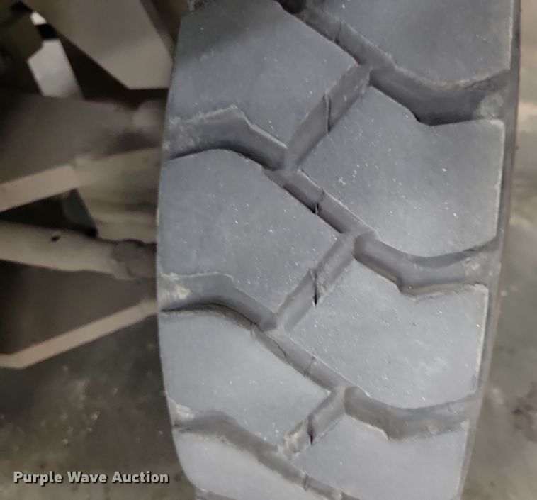 image for item JO9347 Caterpillar 60 forklift