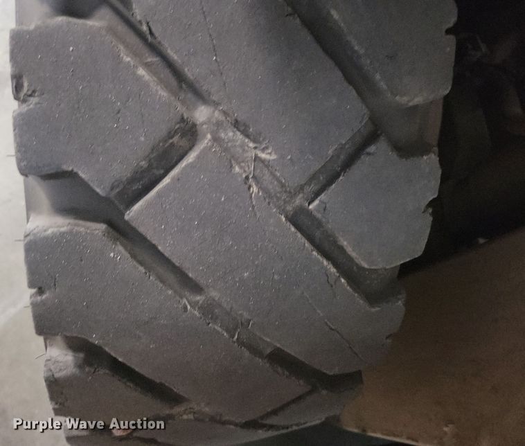 image for item JO9347 Caterpillar 60 forklift