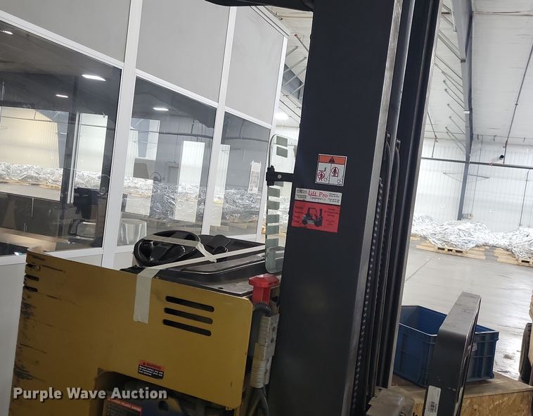 image for item JO9348 Caterpillar NRR40 forklift