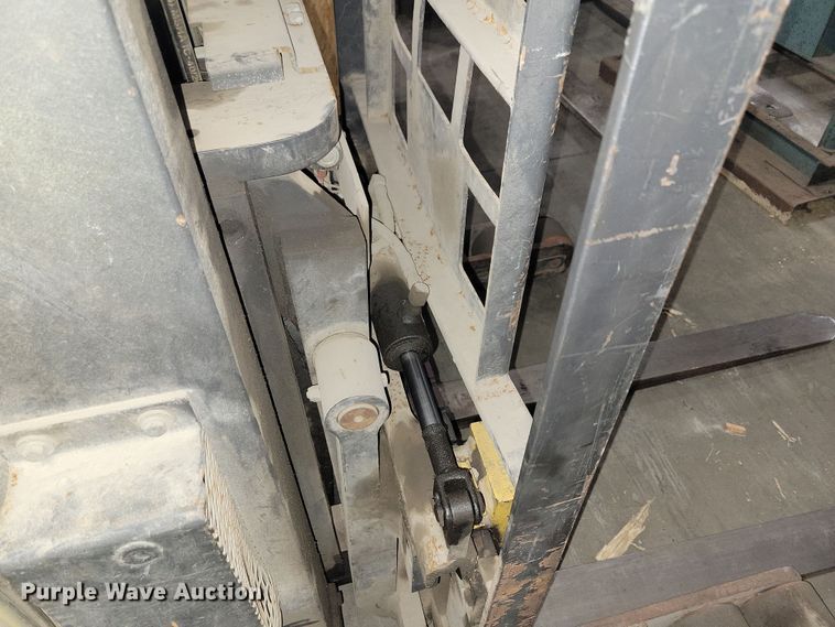 image for item JO9348 Caterpillar NRR40 forklift