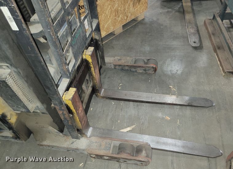 image for item JO9348 Caterpillar NRR40 forklift