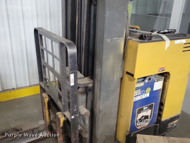 image for item JO9348 Caterpillar NRR40 forklift