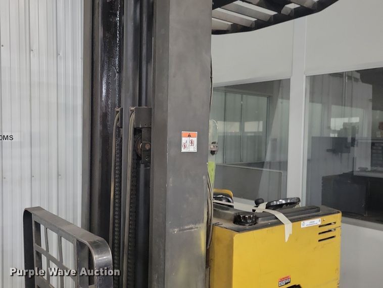 image for item JO9348 Caterpillar NRR40 forklift