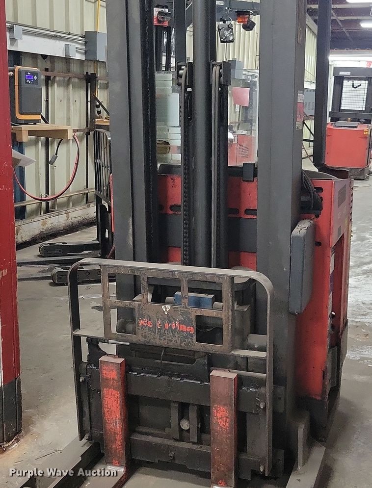image for item JO9350 Raymond EASI forklift