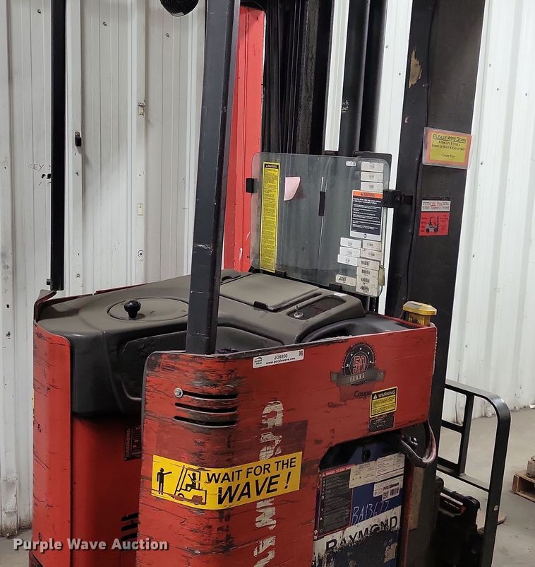 image for item JO9350 Raymond EASI forklift