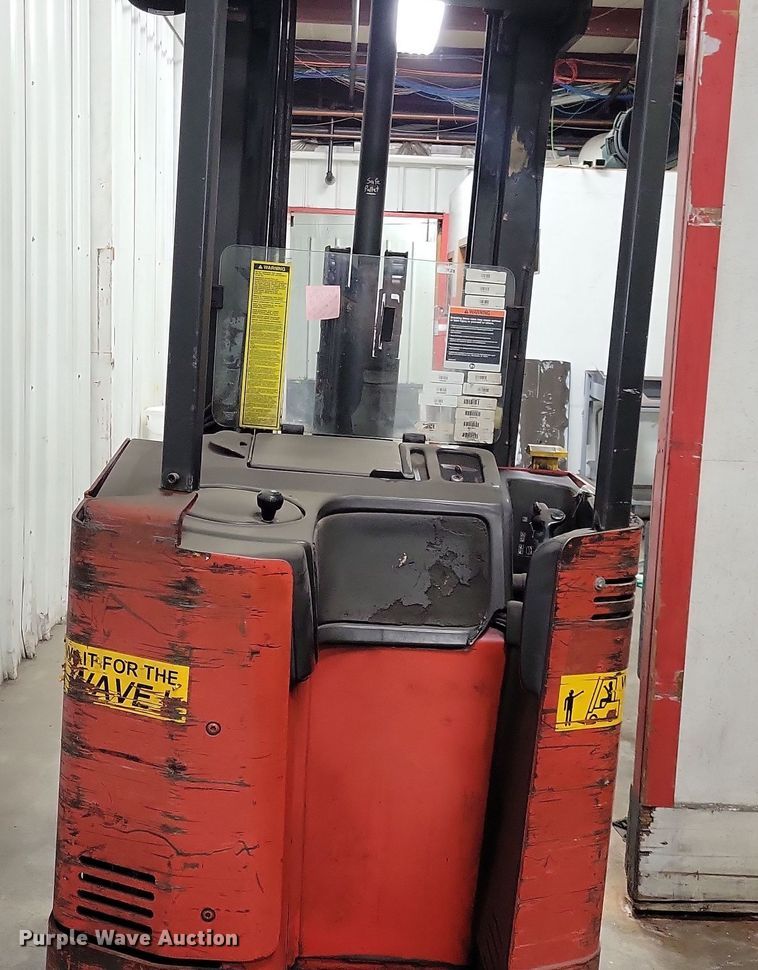 image for item JO9350 Raymond EASI forklift