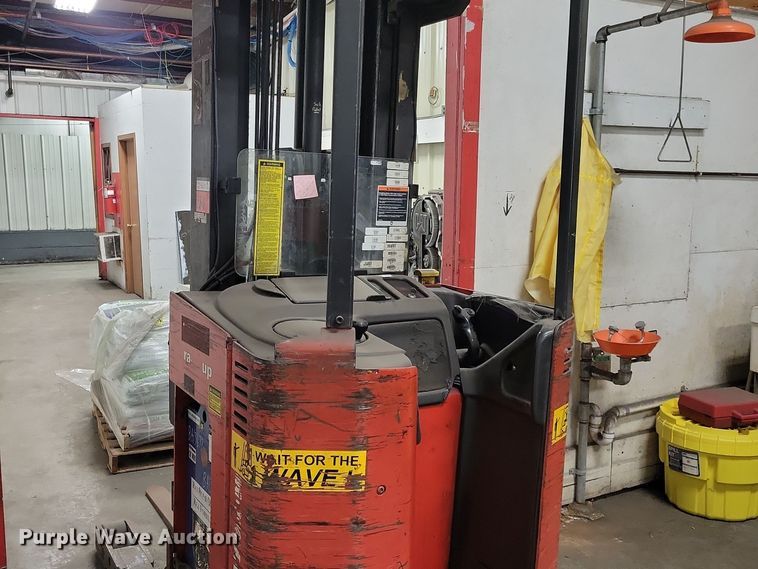 image for item JO9350 Raymond EASI forklift