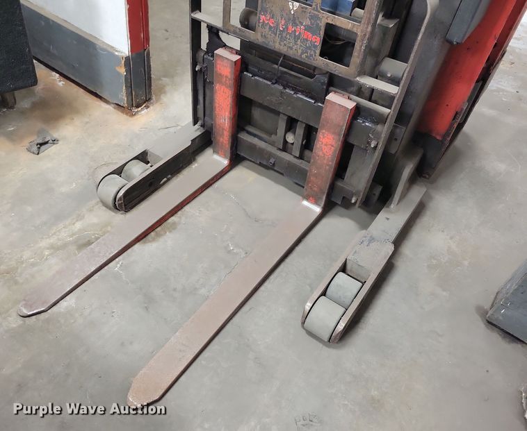 image for item JO9350 Raymond EASI forklift