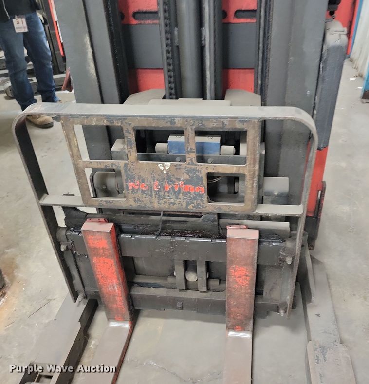 image for item JO9350 Raymond EASI forklift