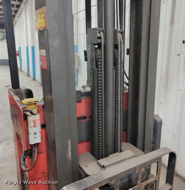 image for item JO9350 Raymond EASI forklift