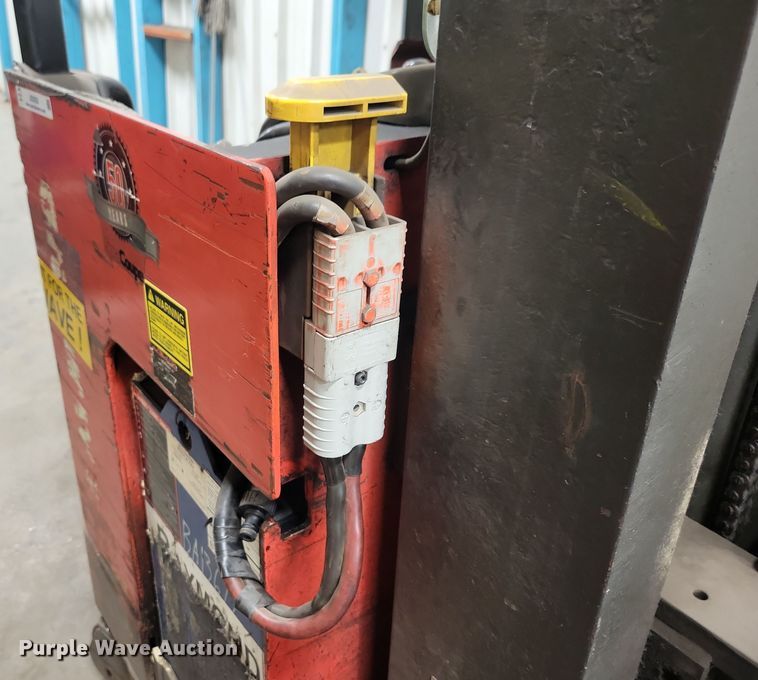 image for item JO9350 Raymond EASI forklift