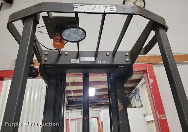 image for item JO9350 Raymond EASI forklift