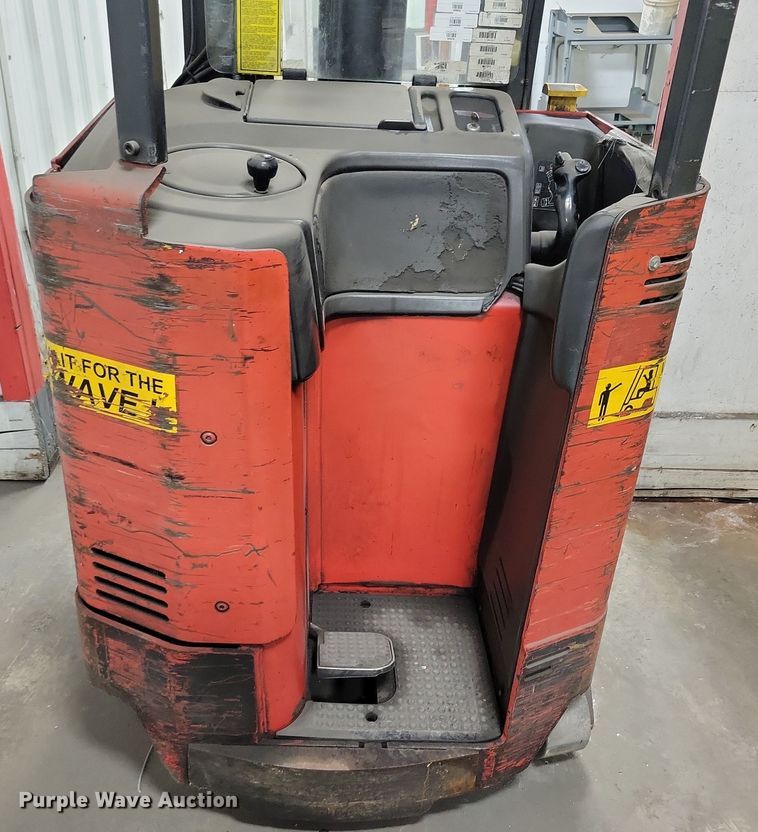 image for item JO9350 Raymond EASI forklift
