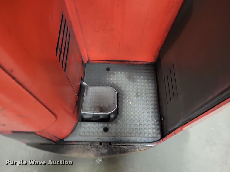 image for item JO9350 Raymond EASI forklift