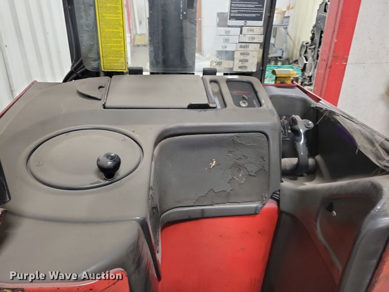 image for item JO9350 Raymond EASI forklift