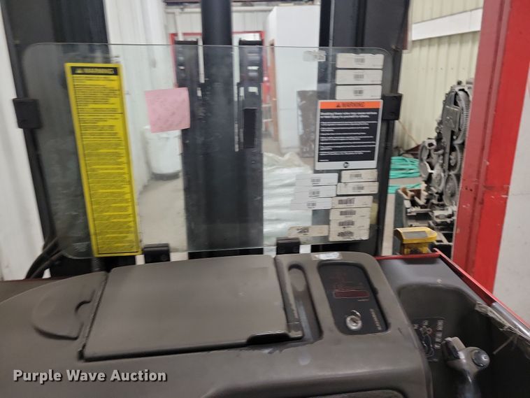 image for item JO9350 Raymond EASI forklift