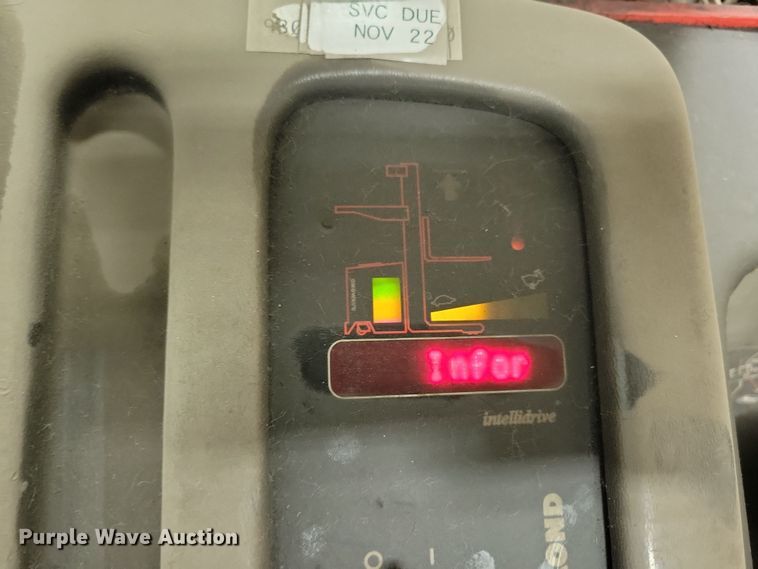 image for item JO9350 Raymond EASI forklift