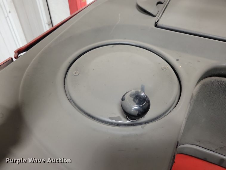 image for item JO9350 Raymond EASI forklift