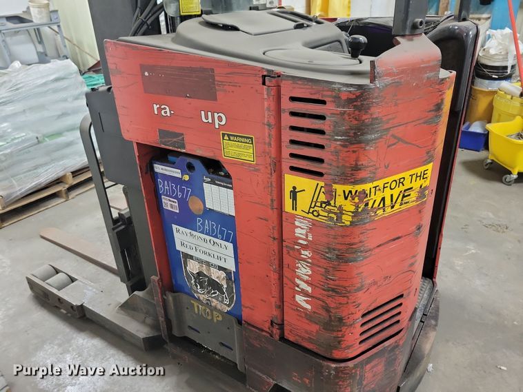 image for item JO9350 Raymond EASI forklift
