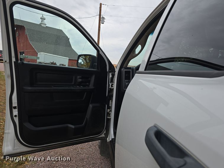 image for item LW9957 2014 Dodge Ram 1500 Quad Cab pickup truck