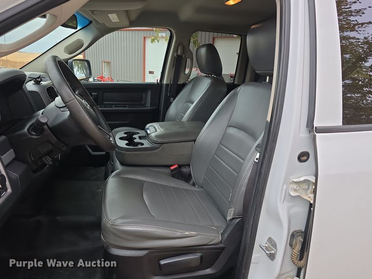 image for item LW9957 2014 Dodge Ram 1500 Quad Cab pickup truck