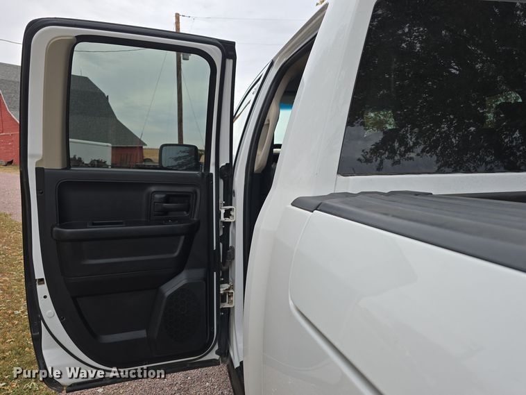 image for item LW9957 2014 Dodge Ram 1500 Quad Cab pickup truck