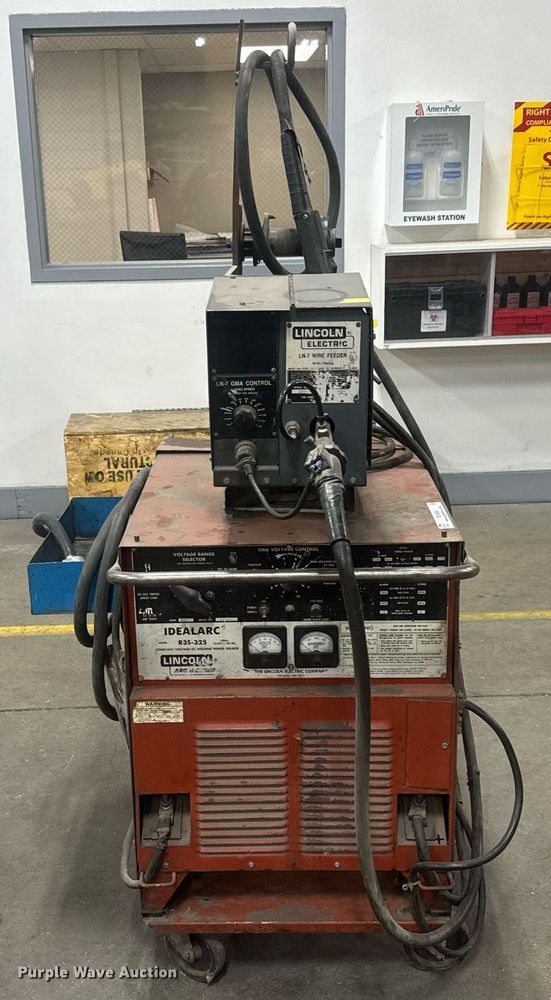 image for item MS9864 Lincoln Idealarc R3S-325 welder