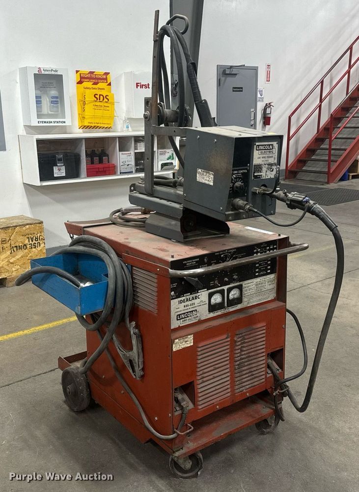 image for item MS9864 Lincoln Idealarc R3S-325 welder