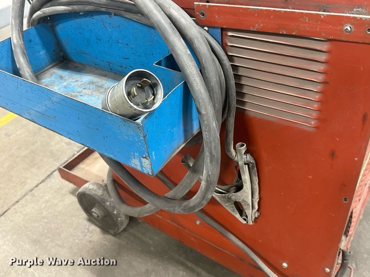 image for item MS9864 Lincoln Idealarc R3S-325 welder