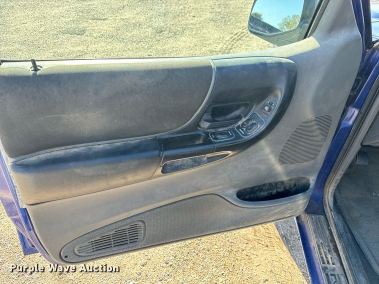 image for item MS9947 2004 Ford  Ranger XLT SuperCab pickup truck