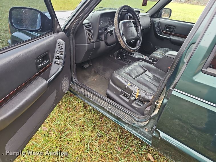 image for item OJ9045 1999 Jeep Cherokee SUV