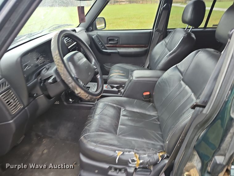 image for item OJ9045 1999 Jeep Cherokee SUV