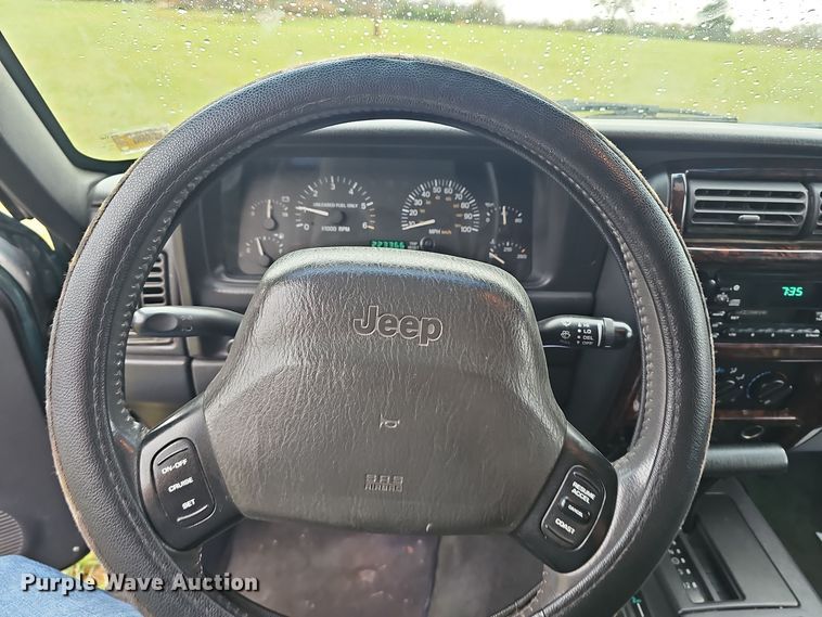 image for item OJ9045 1999 Jeep Cherokee SUV