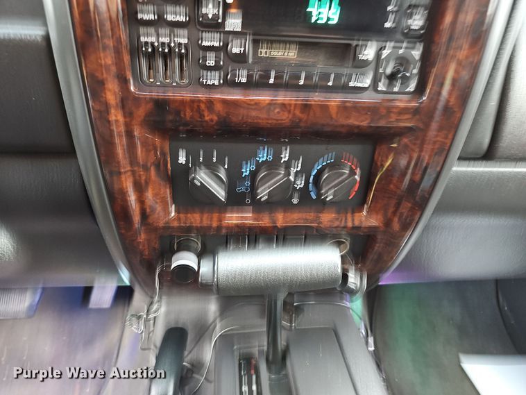 image for item OJ9045 1999 Jeep Cherokee SUV