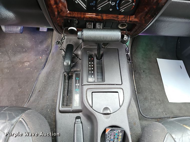 image for item OJ9045 1999 Jeep Cherokee SUV