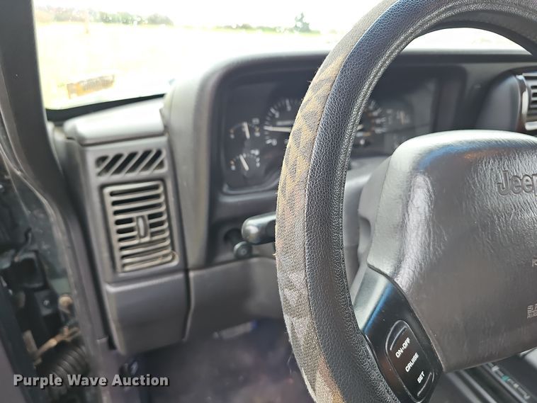 image for item OJ9045 1999 Jeep Cherokee SUV