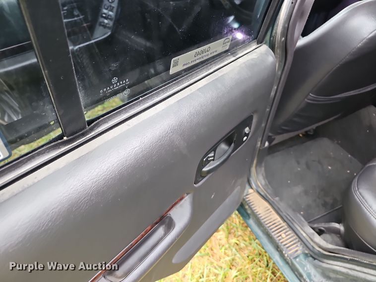 image for item OJ9045 1999 Jeep Cherokee SUV