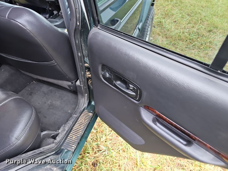 image for item OJ9045 1999 Jeep Cherokee SUV