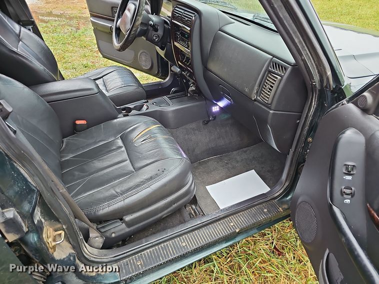 image for item OJ9045 1999 Jeep Cherokee SUV