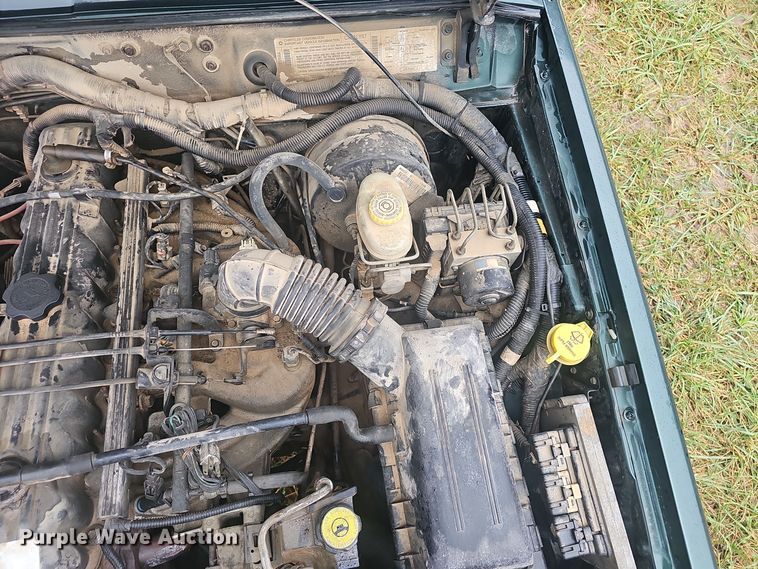 image for item OJ9045 1999 Jeep Cherokee SUV