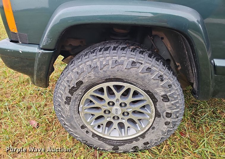 image for item OJ9045 1999 Jeep Cherokee SUV