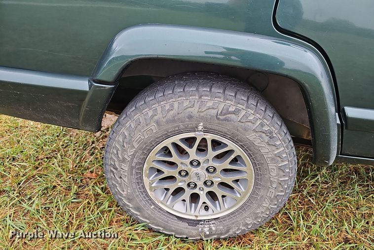 image for item OJ9045 1999 Jeep Cherokee SUV