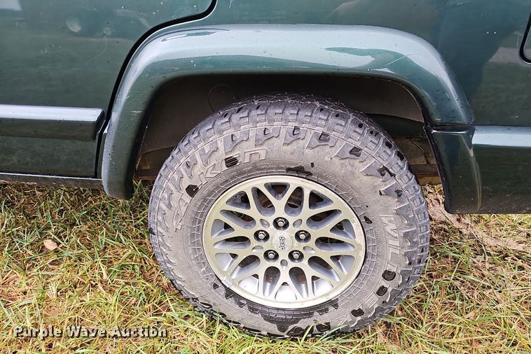 image for item OJ9045 1999 Jeep Cherokee SUV