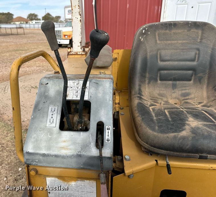 image for item DD3430 Komatsu D20A dozer