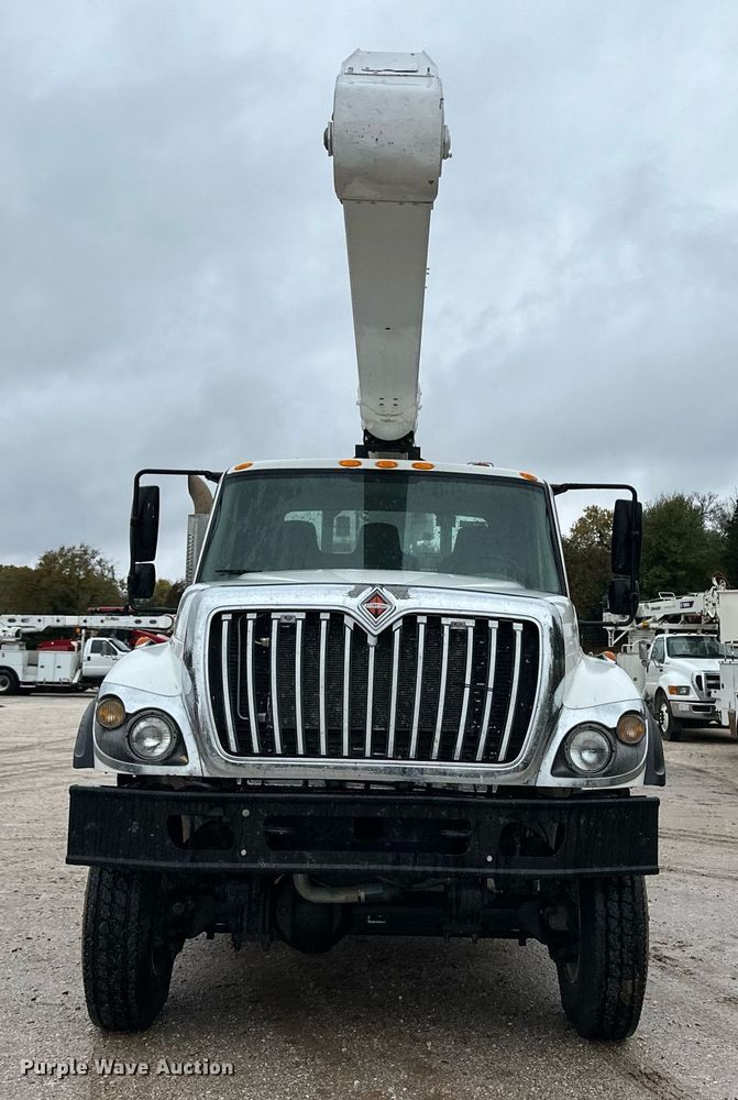 image for item DL0482 2009 International WorkStar 7300 bucket truck